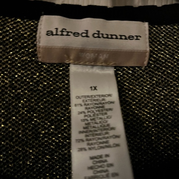 Sweater top - tags still on it - never worn - Picture 2 of 2